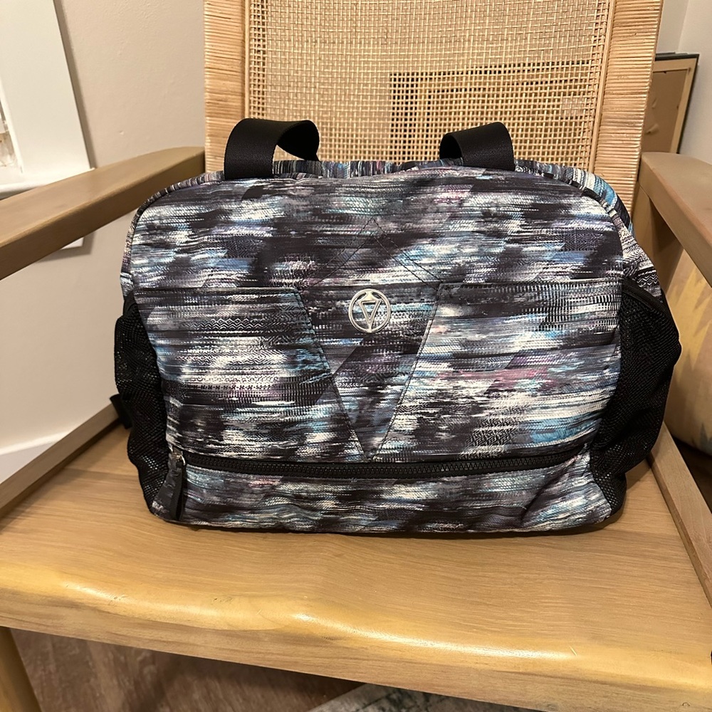 Lululemon girls small weekender